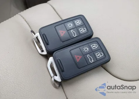 2015 Volvo Xc60 T5/T5 Premier из США, поврежденный, VIN YV4612RKXF2632215